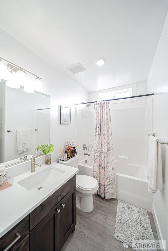 4156 N Ventura Avenue