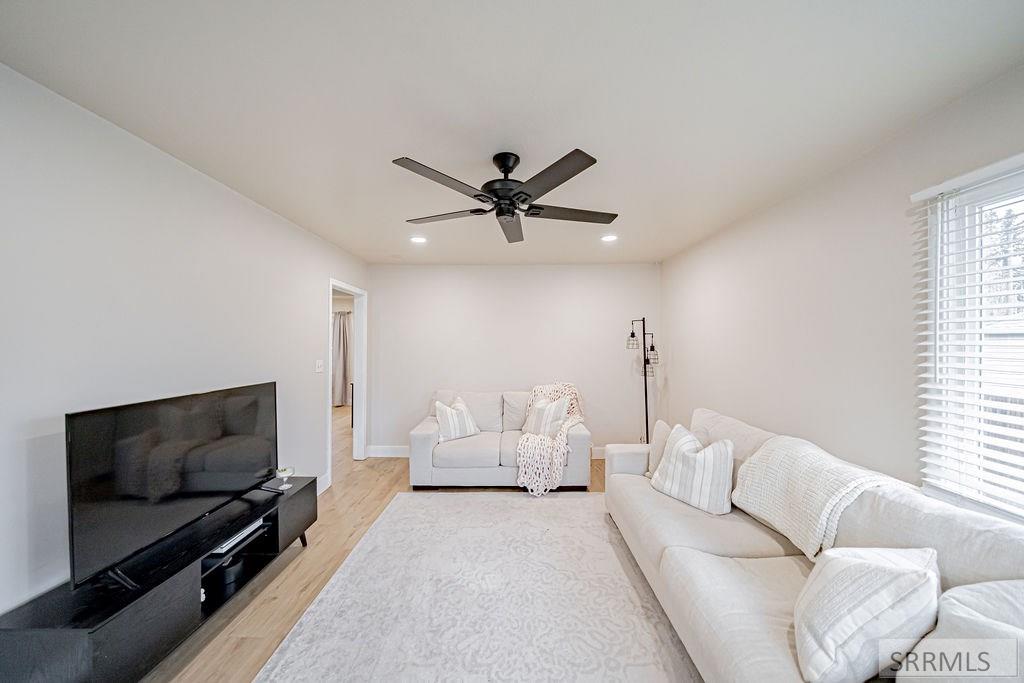 696 Gladstone Street