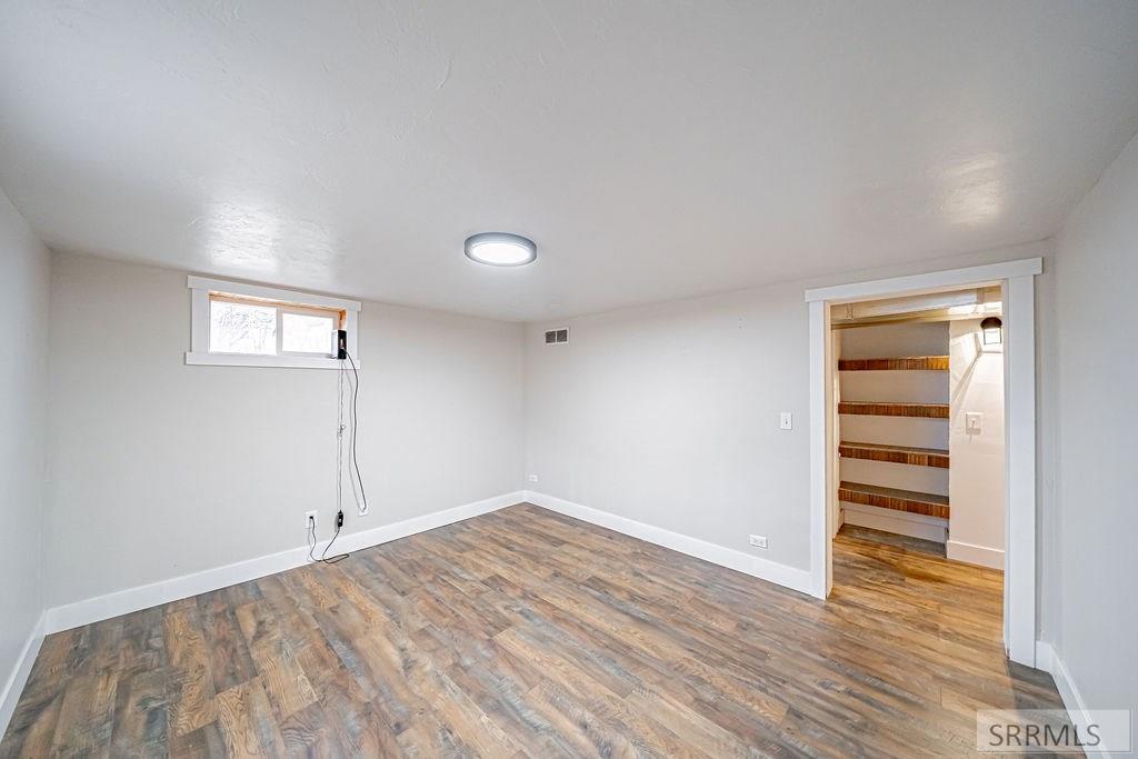 696 Gladstone Street