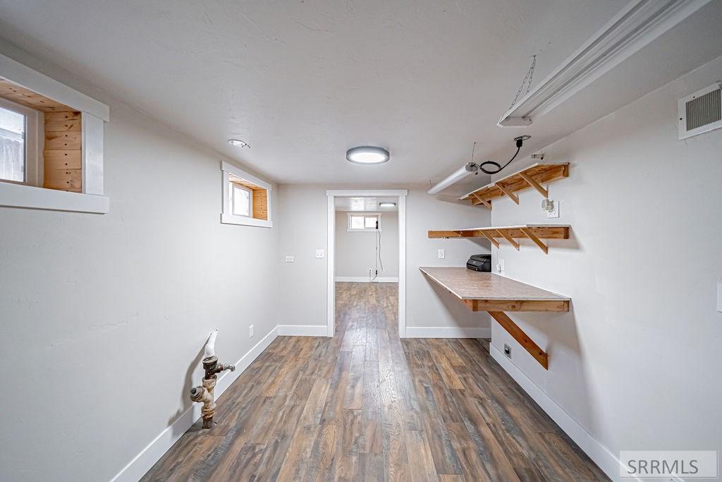 696 Gladstone Street