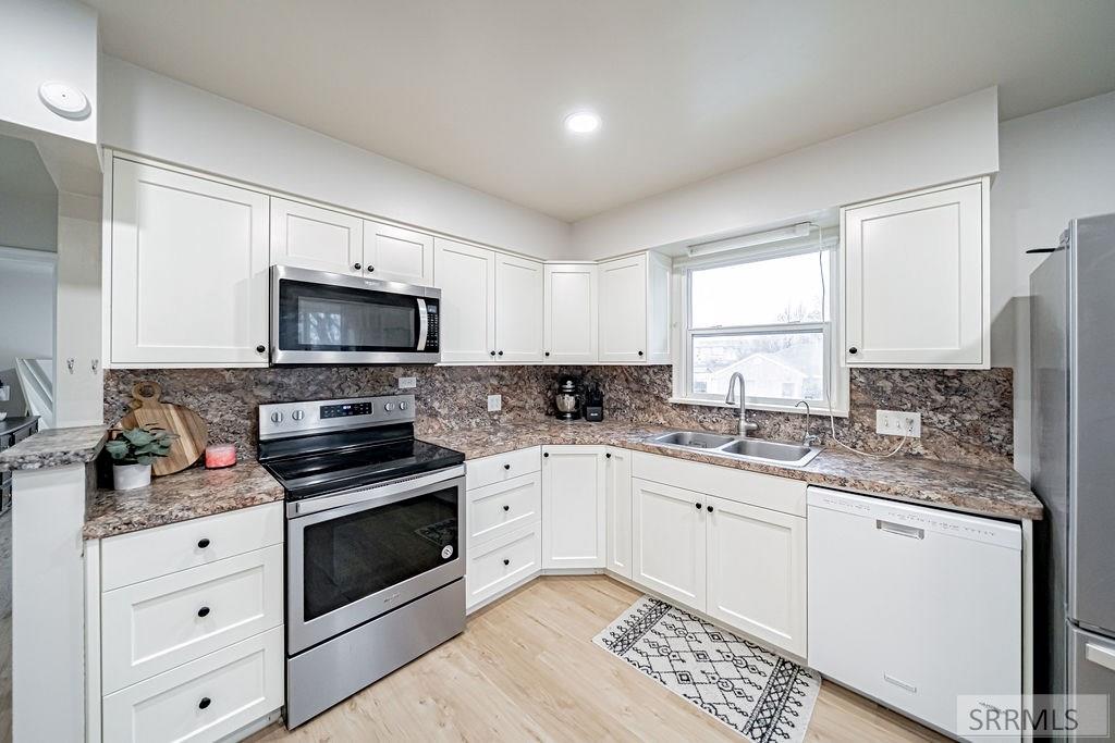 696 Gladstone Street