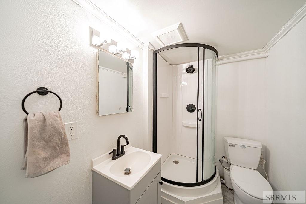 696 Gladstone Street