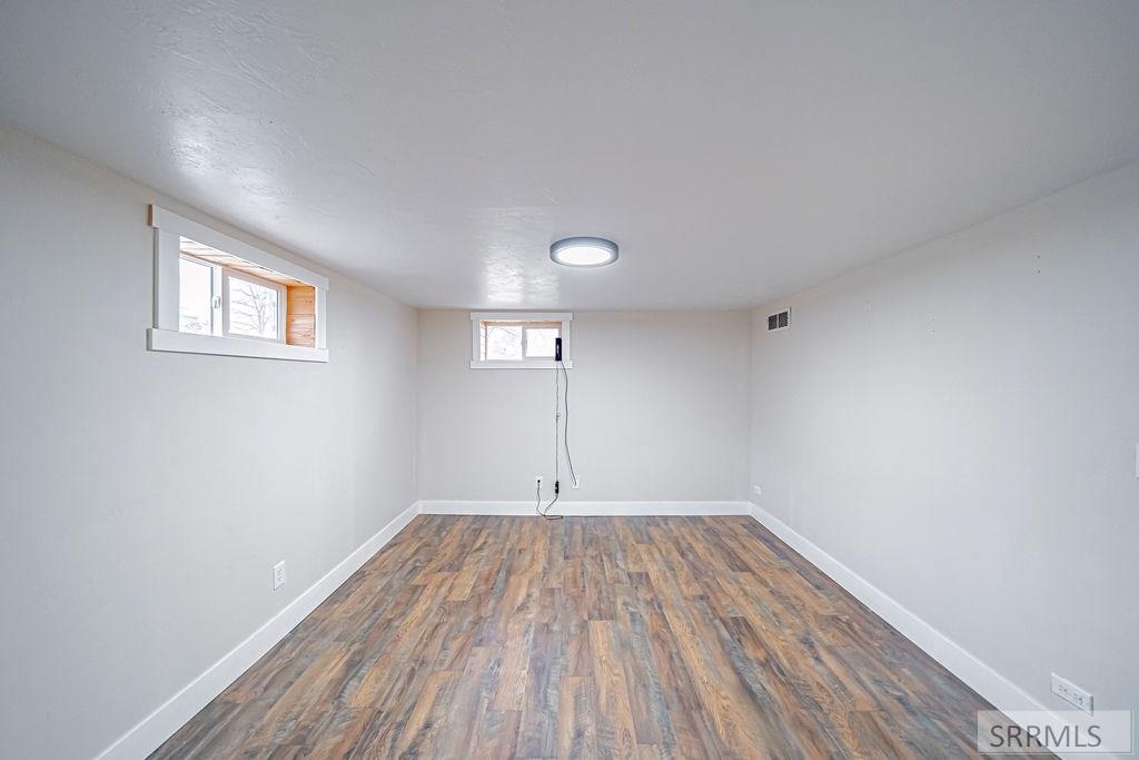 696 Gladstone Street