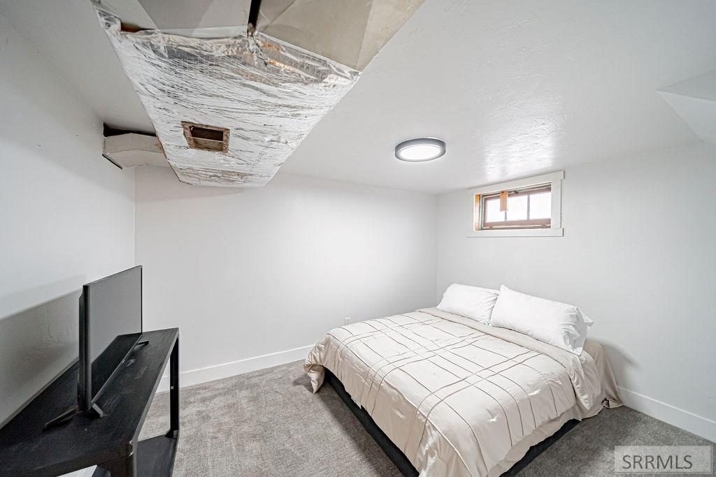 696 Gladstone Street