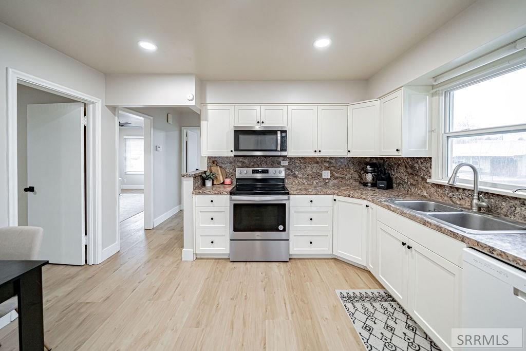 696 Gladstone Street