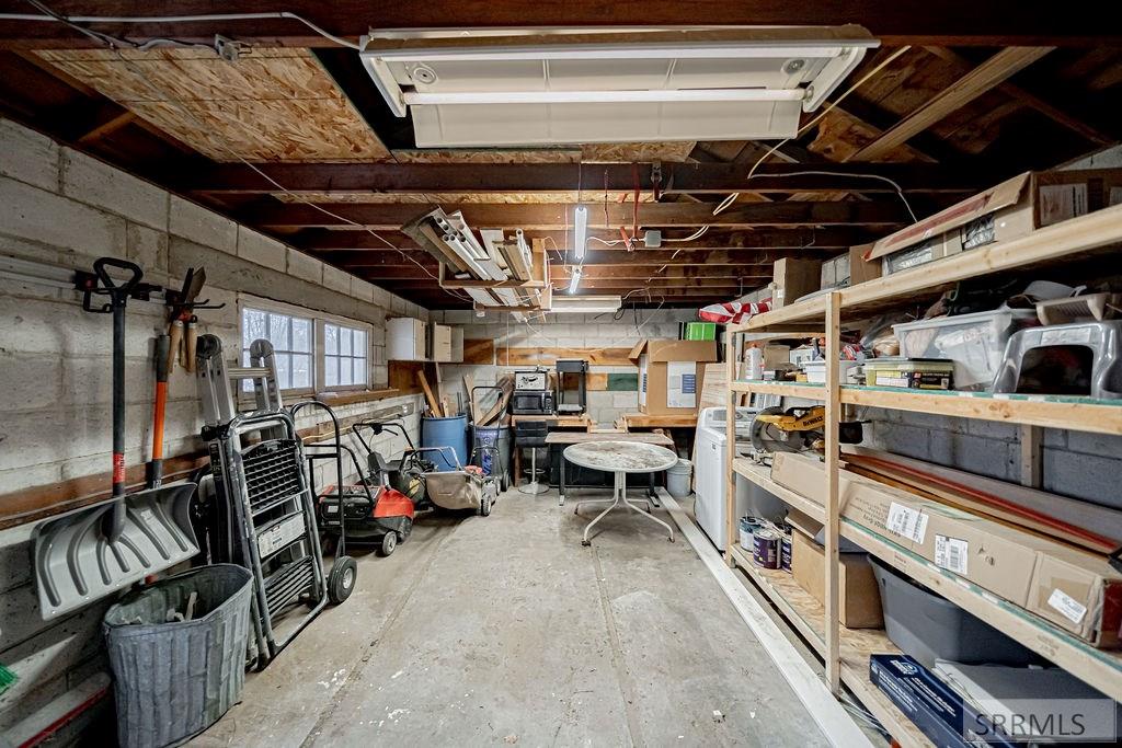 696 Gladstone Street