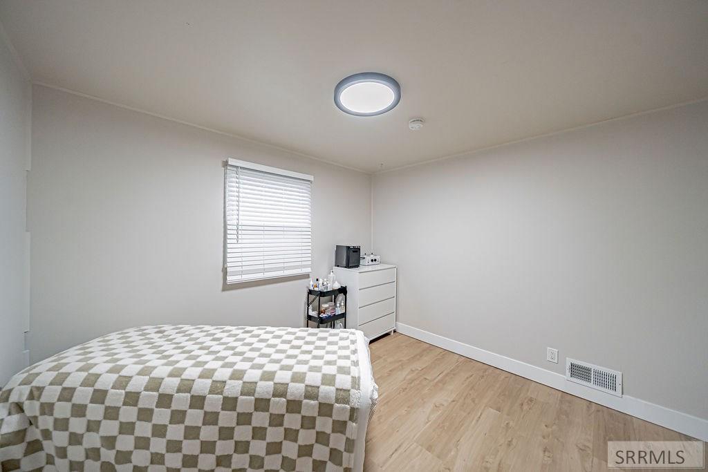 696 Gladstone Street