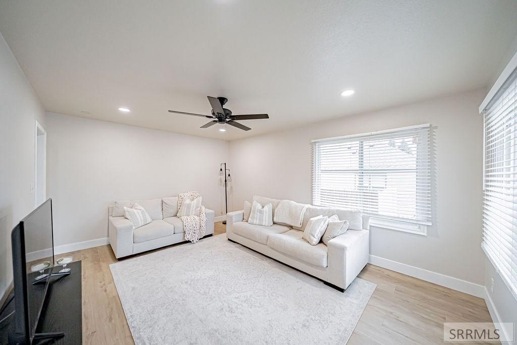 696 Gladstone Street