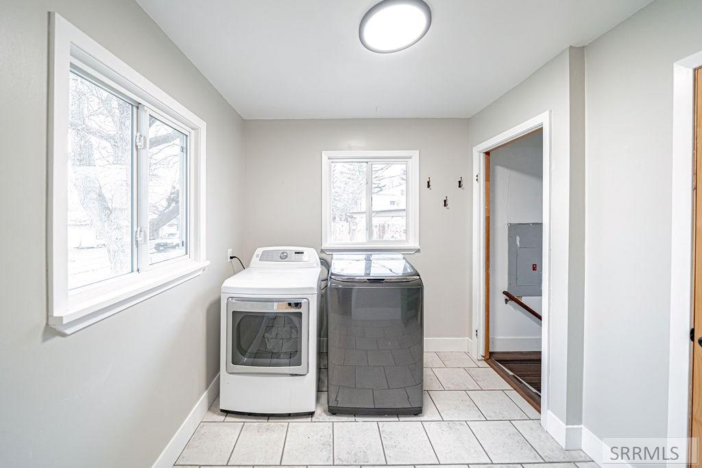 696 Gladstone Street