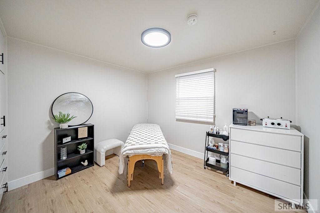 696 Gladstone Street