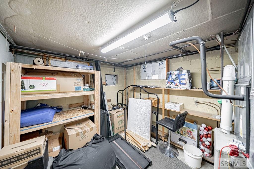 696 Gladstone Street