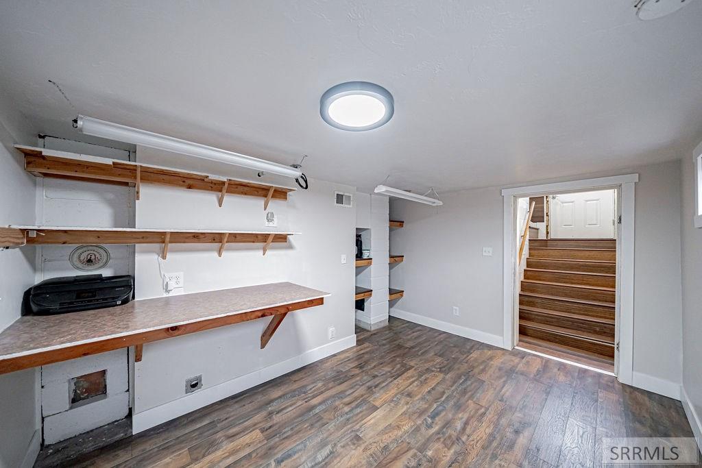 696 Gladstone Street