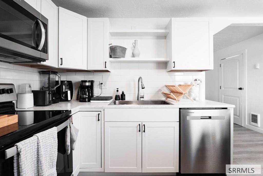 1045 SE Bonneville Drive