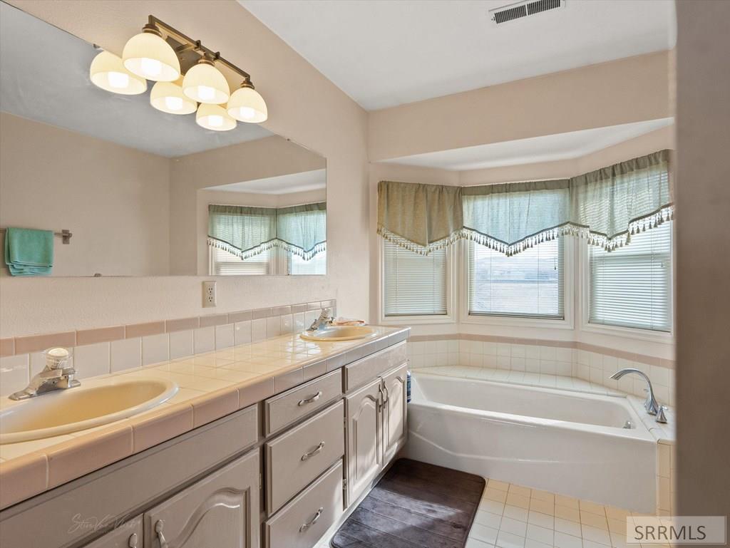 12568 N Hawthorne Road