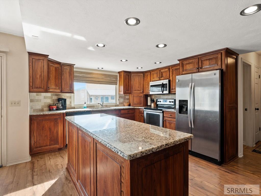 12568 N Hawthorne Road