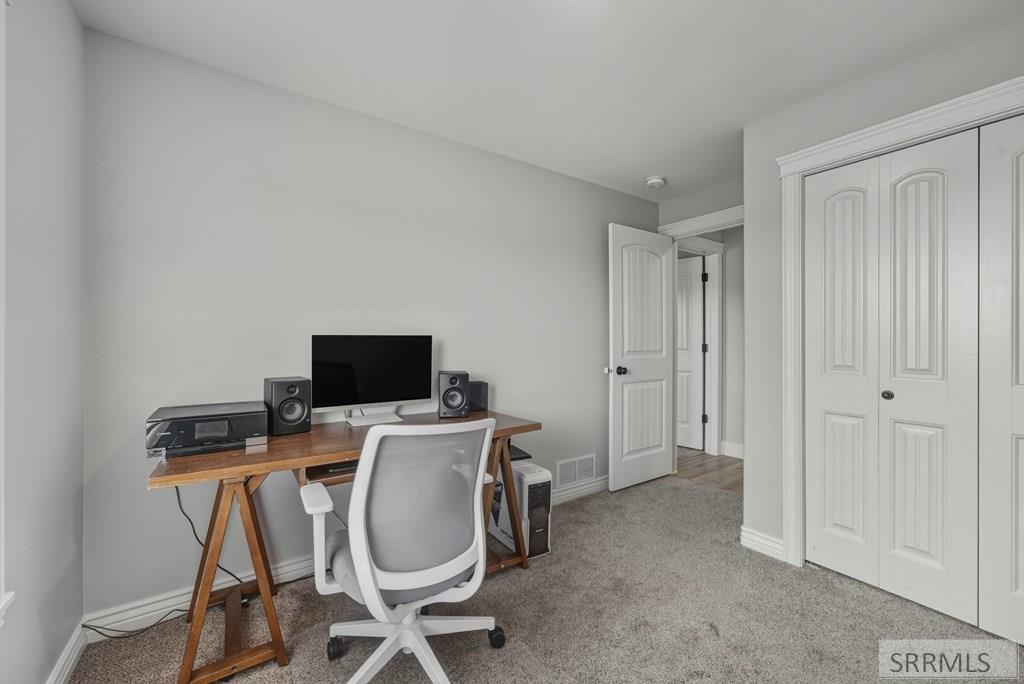 5317 E Buchanan Avenue