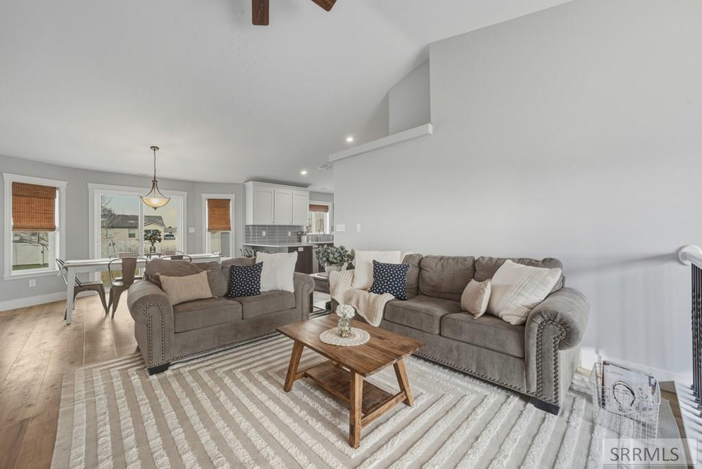 5317 E Buchanan Avenue