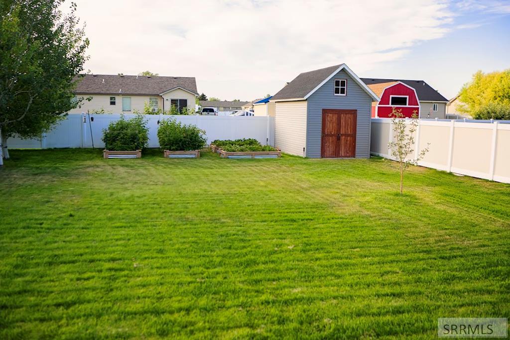 5317 E Buchanan Avenue