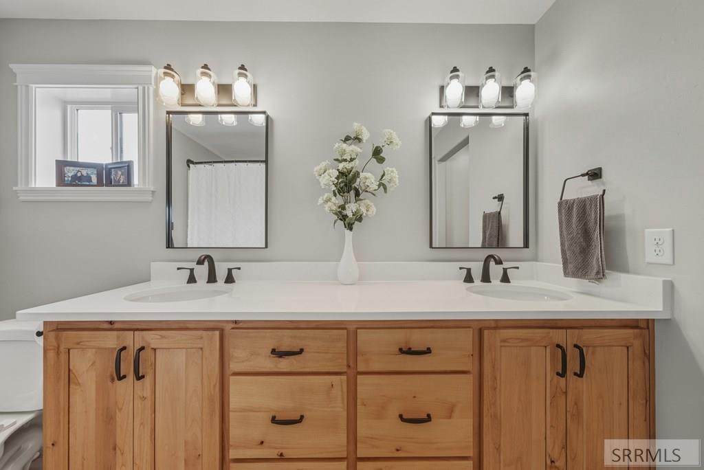 5317 E Buchanan Avenue