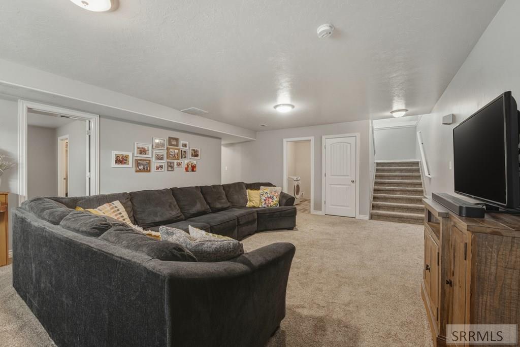 5317 E Buchanan Avenue