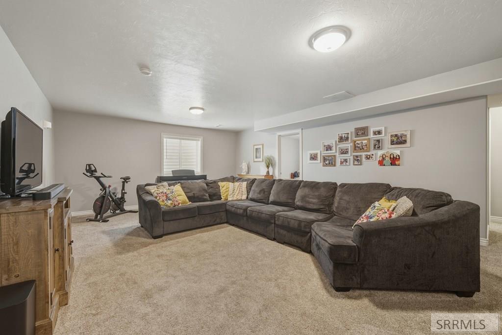 5317 E Buchanan Avenue