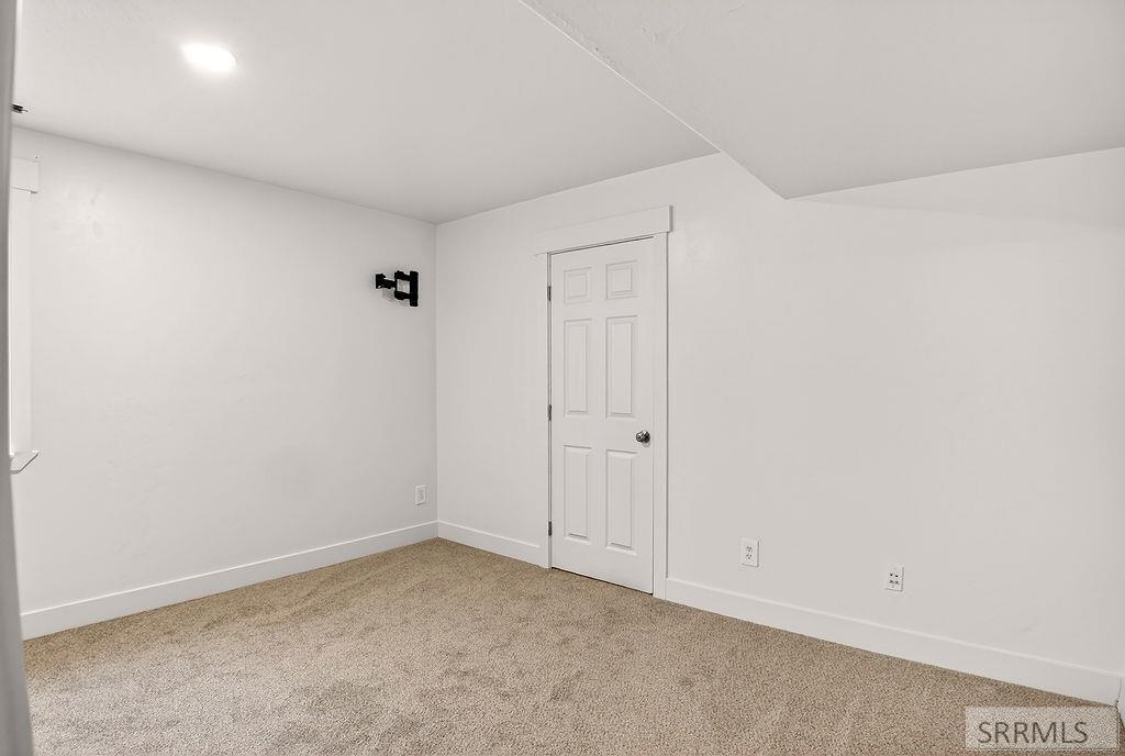 5225 S Thunder Drive