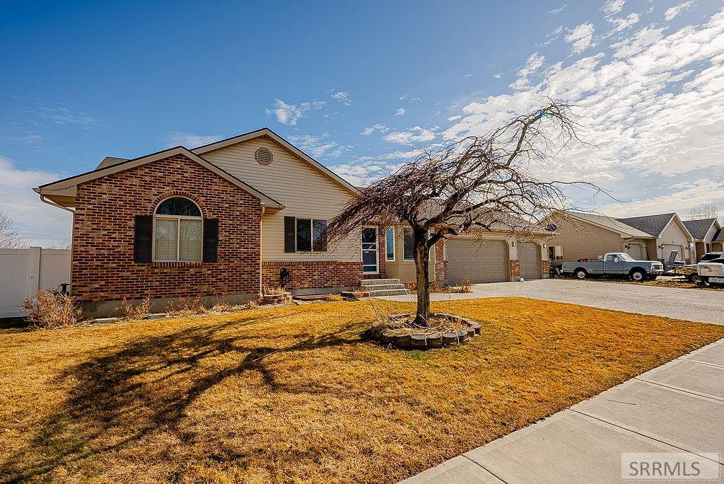 5225 S Thunder Drive