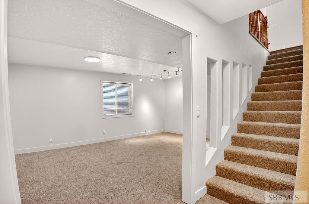 5225 S Thunder Drive