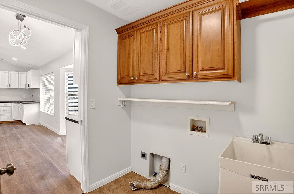 5225 S Thunder Drive