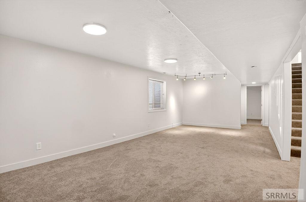 5225 S Thunder Drive