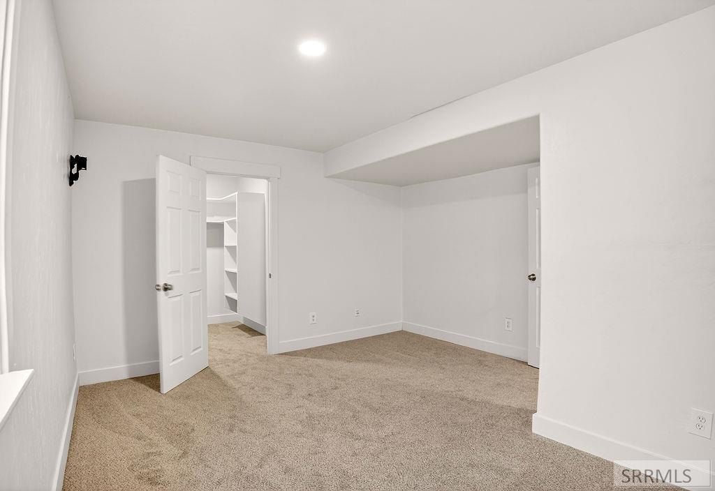 5225 S Thunder Drive