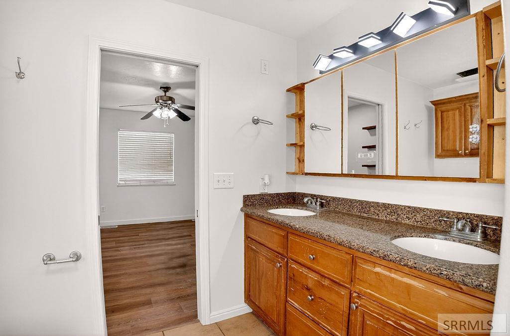 5225 S Thunder Drive