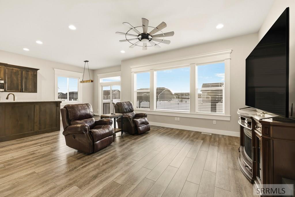 4019 N Baldwin Avenue