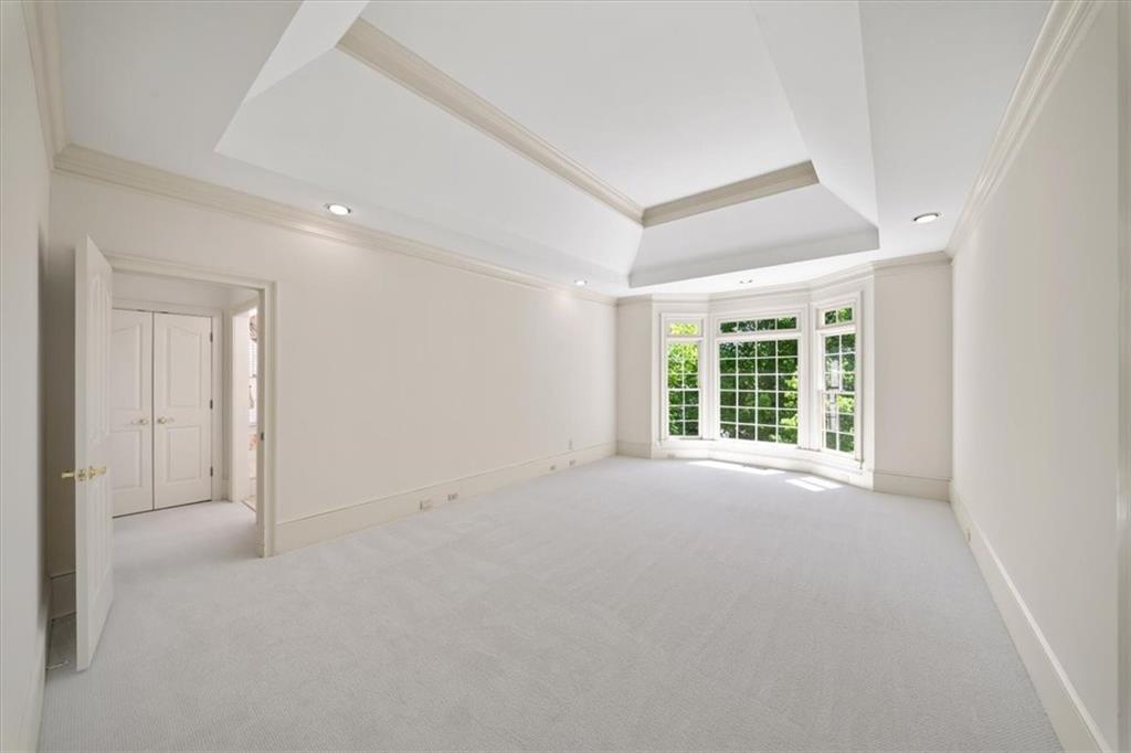 7805 N Spalding Lake Drive