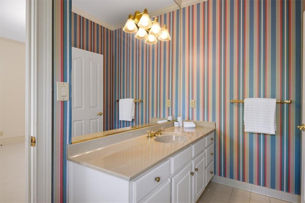 7805 N Spalding Lake Drive