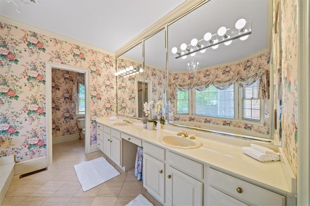 7805 N Spalding Lake Drive