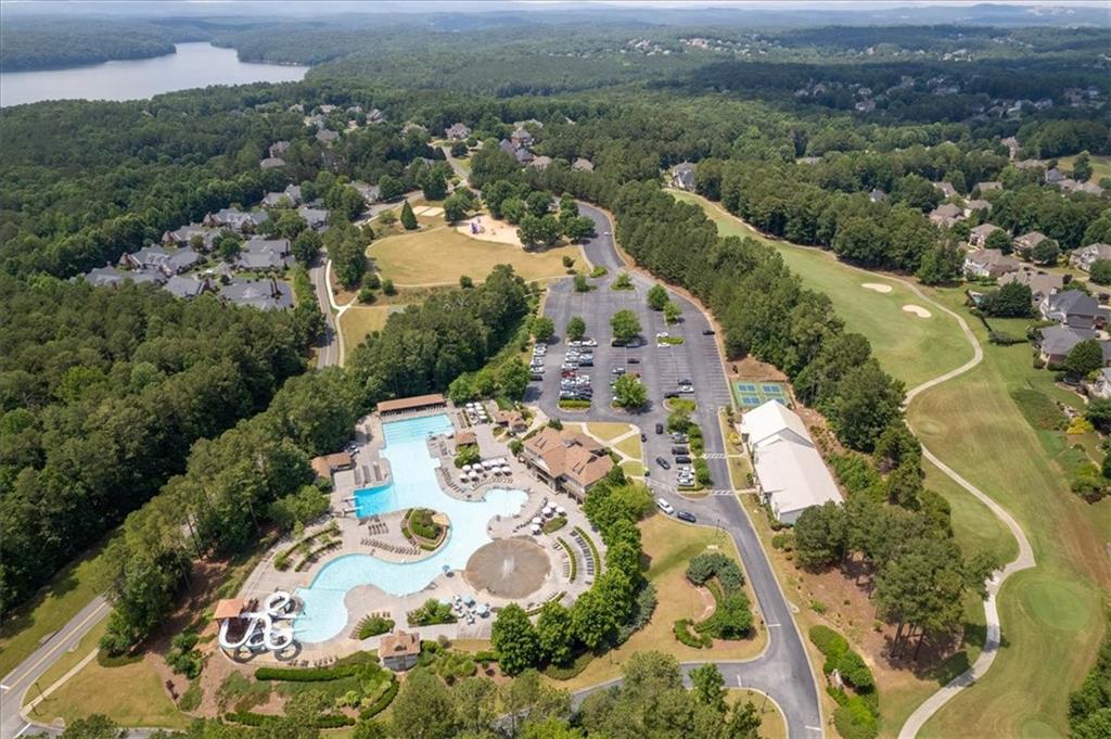 701 Redwood Pass
