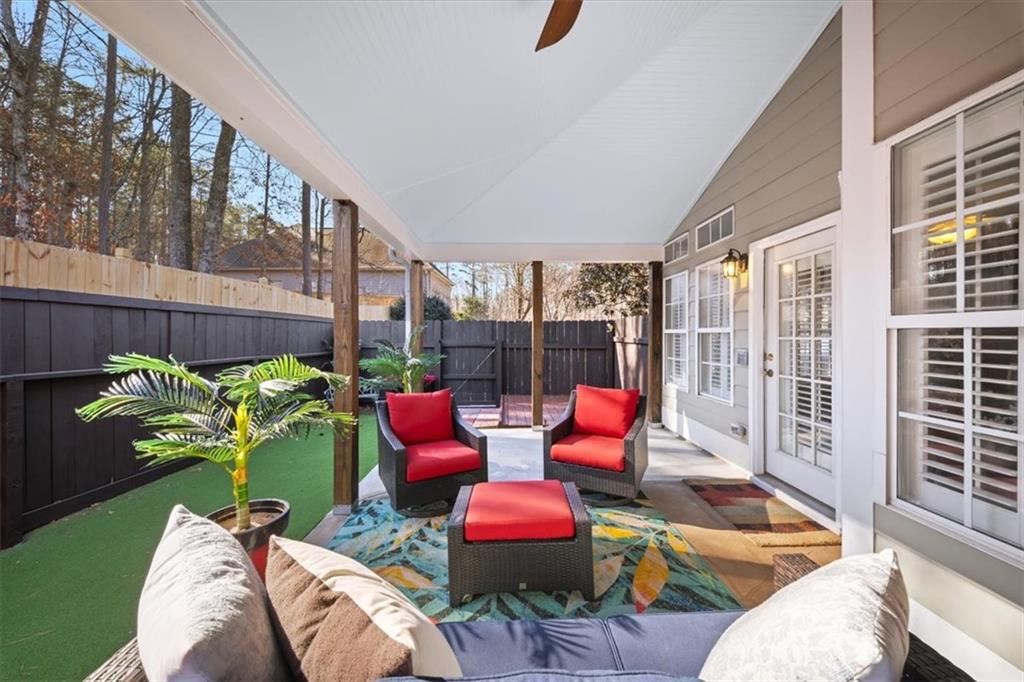 701 Redwood Pass