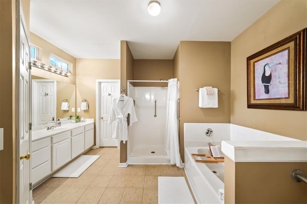 701 Redwood Pass