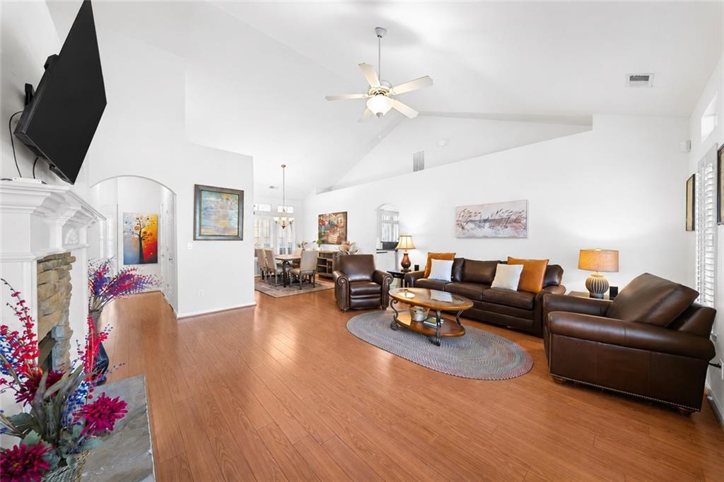 701 Redwood Pass