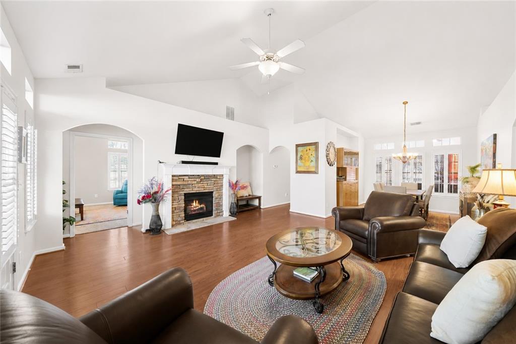 701 Redwood Pass