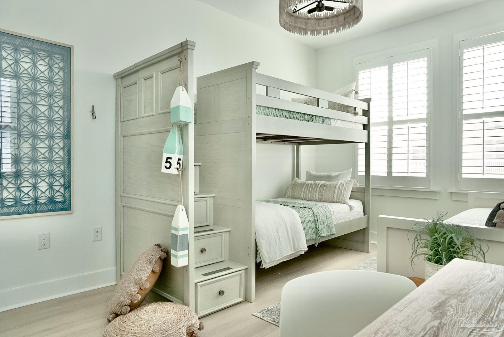 1466 Seaside Cir