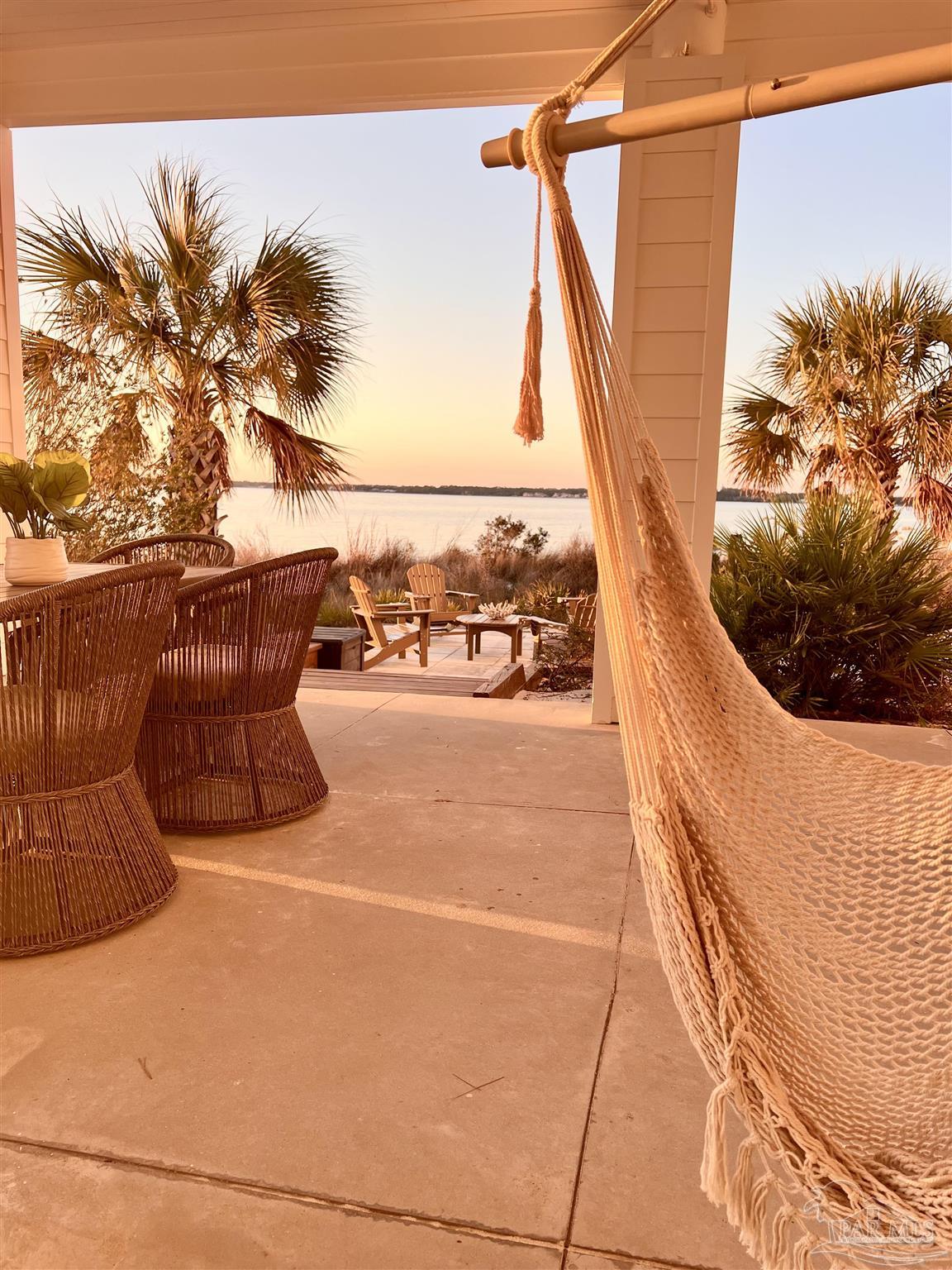 1466 Seaside Cir
