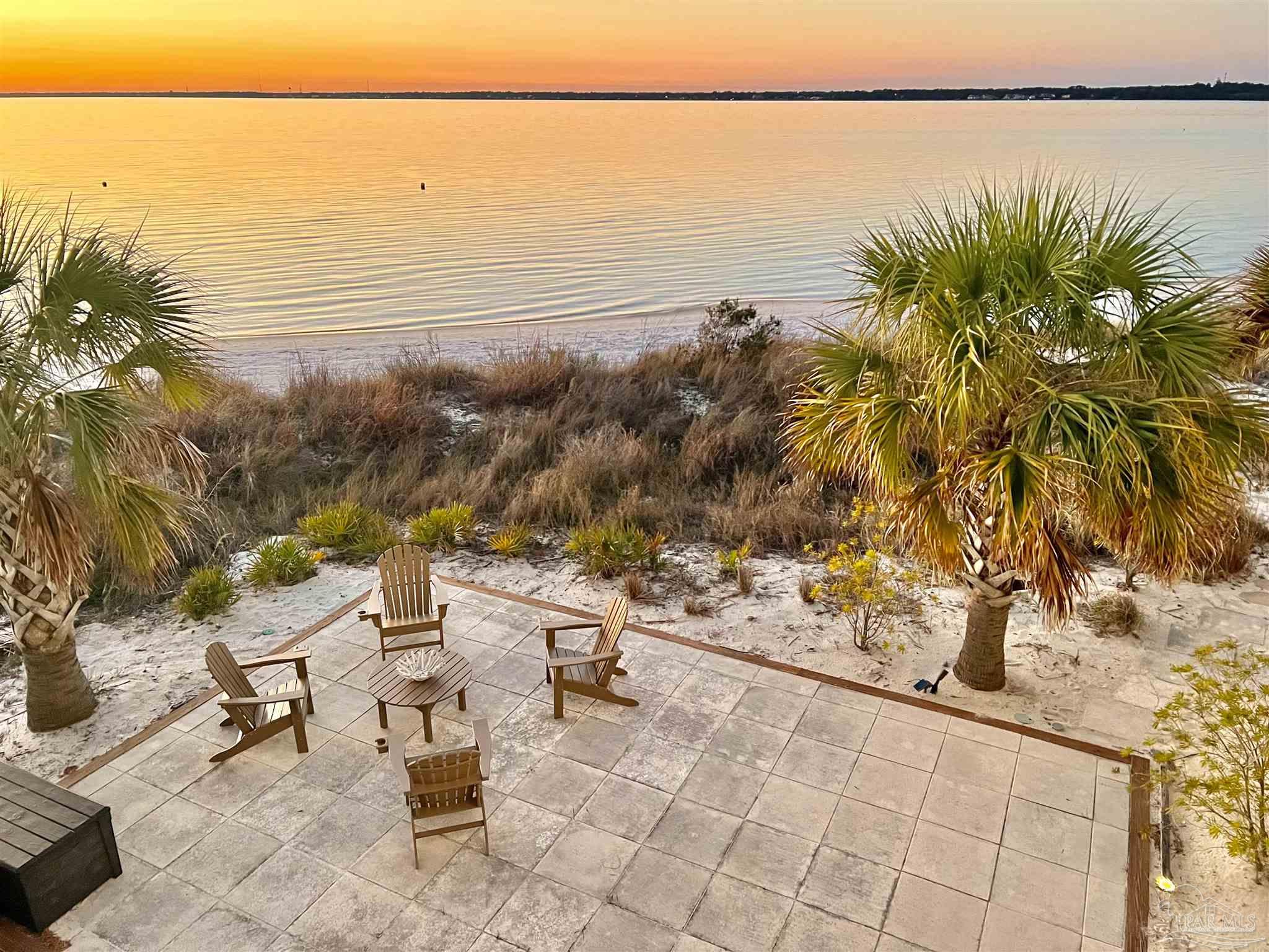 1466 Seaside Cir
