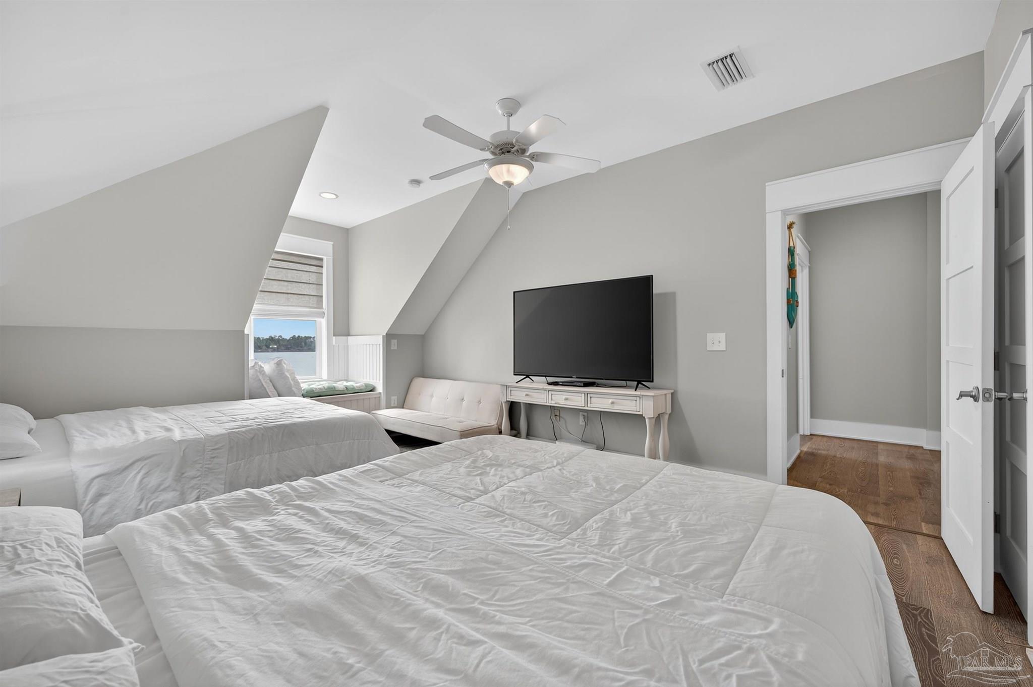 2975 Holley Point Rd