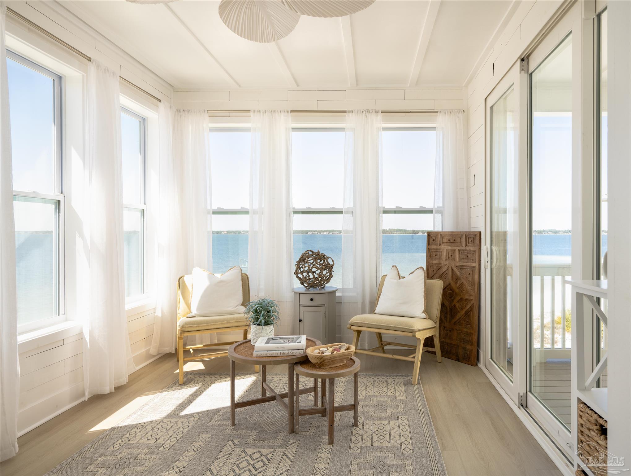 1466 Seaside Cir