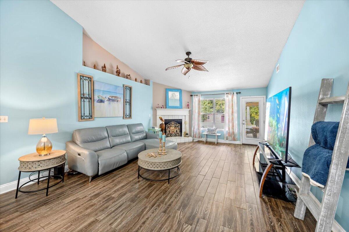 7006 Brighton Oaks Blvd Boulevard