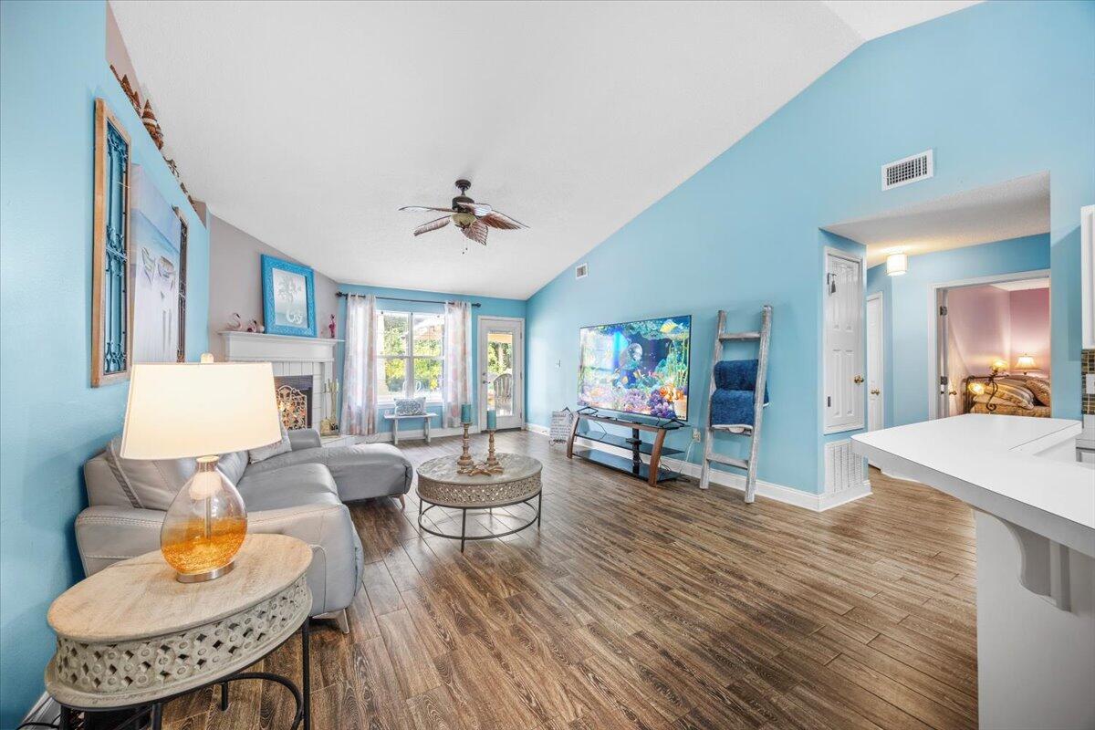 7006 Brighton Oaks Blvd Boulevard