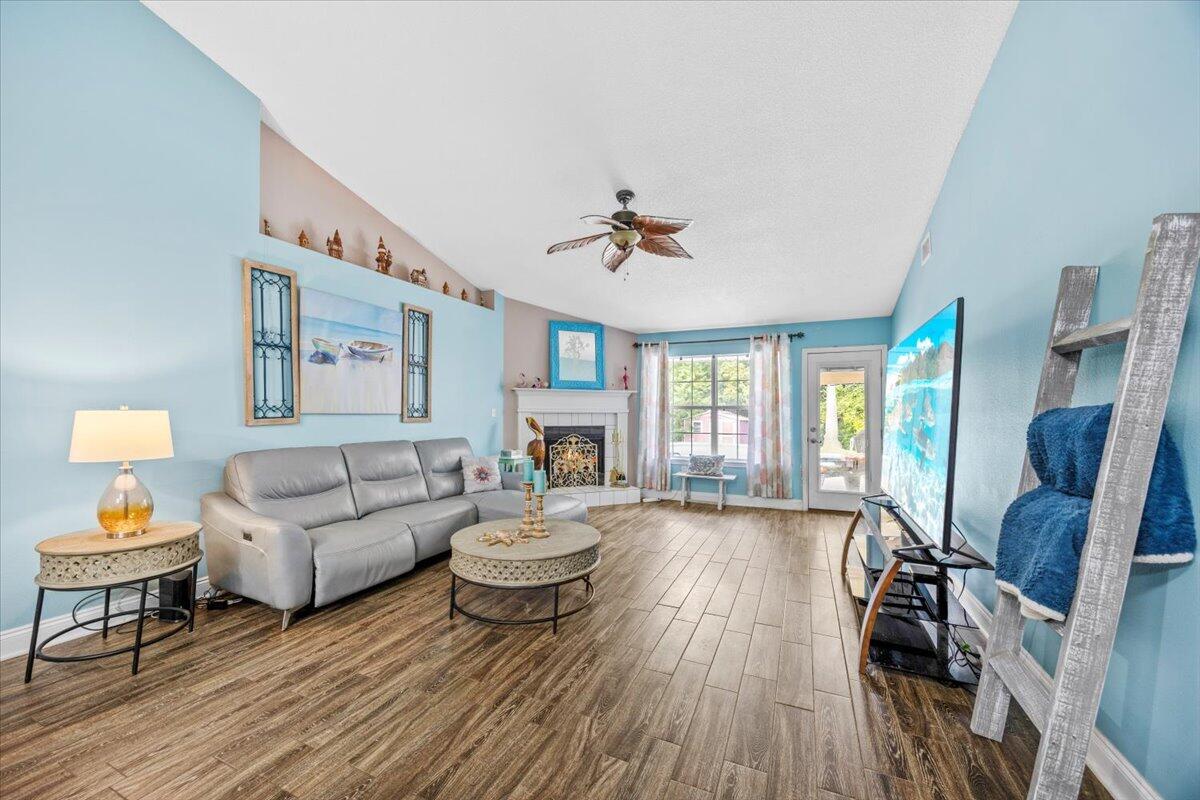 7006 Brighton Oaks Blvd Boulevard