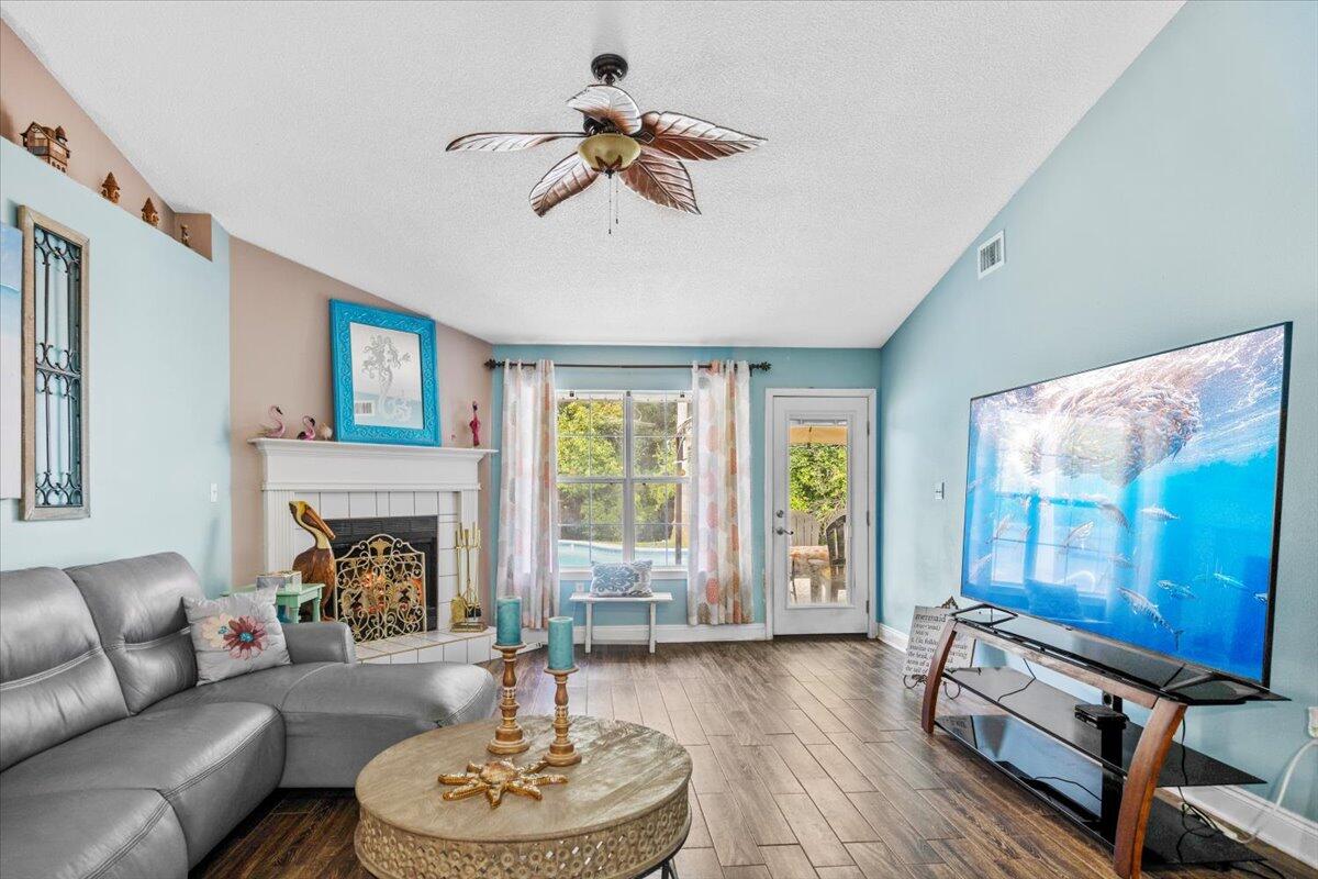 7006 Brighton Oaks Blvd Boulevard